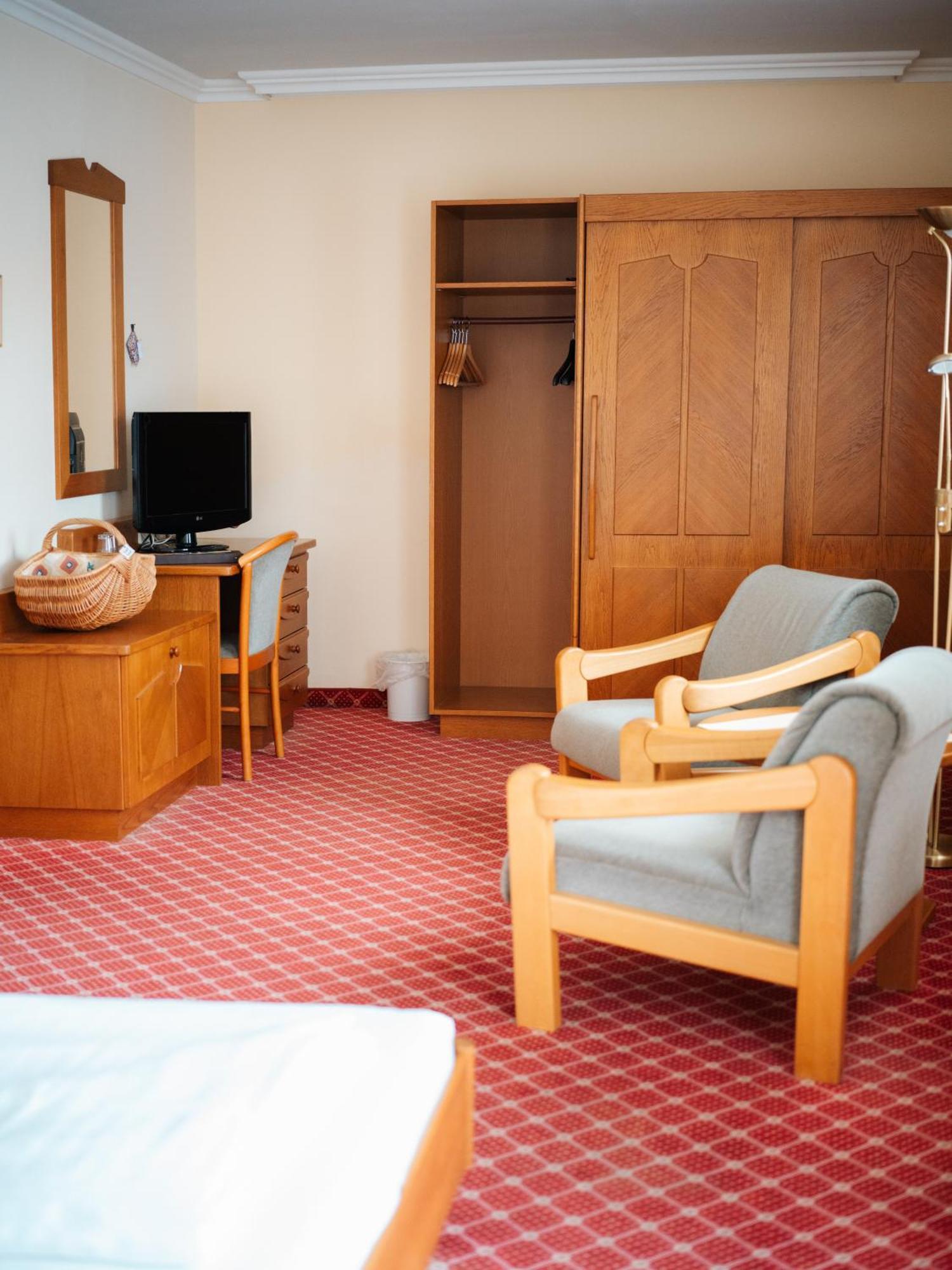 Seehotel Ressmann โดรโบลัค อัม ฟาเคอร์เซ ภายนอก รูปภาพ