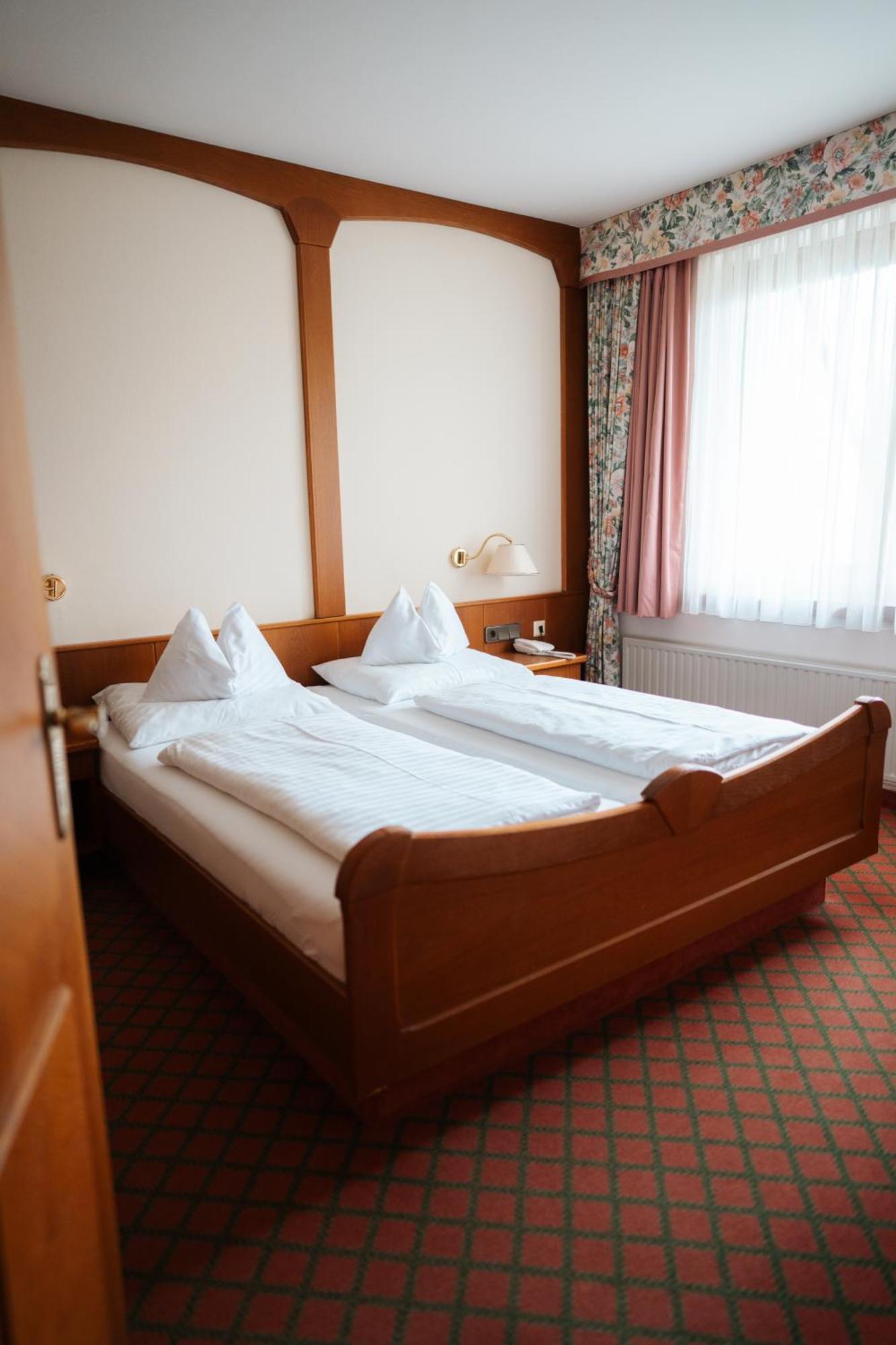 Seehotel Ressmann โดรโบลัค อัม ฟาเคอร์เซ ภายนอก รูปภาพ