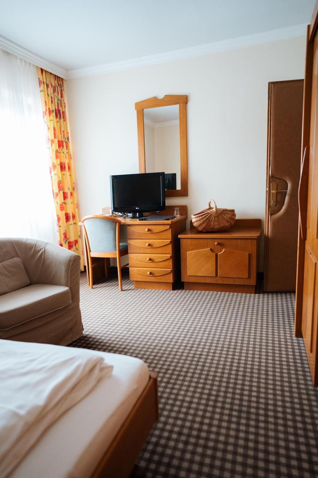 Seehotel Ressmann โดรโบลัค อัม ฟาเคอร์เซ ภายนอก รูปภาพ