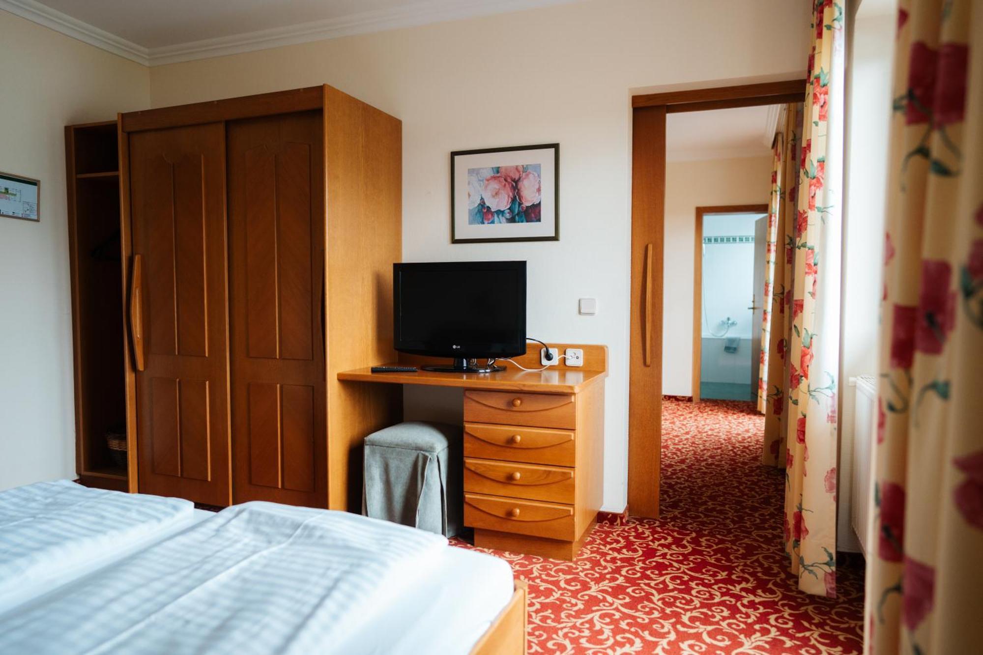 Seehotel Ressmann โดรโบลัค อัม ฟาเคอร์เซ ภายนอก รูปภาพ