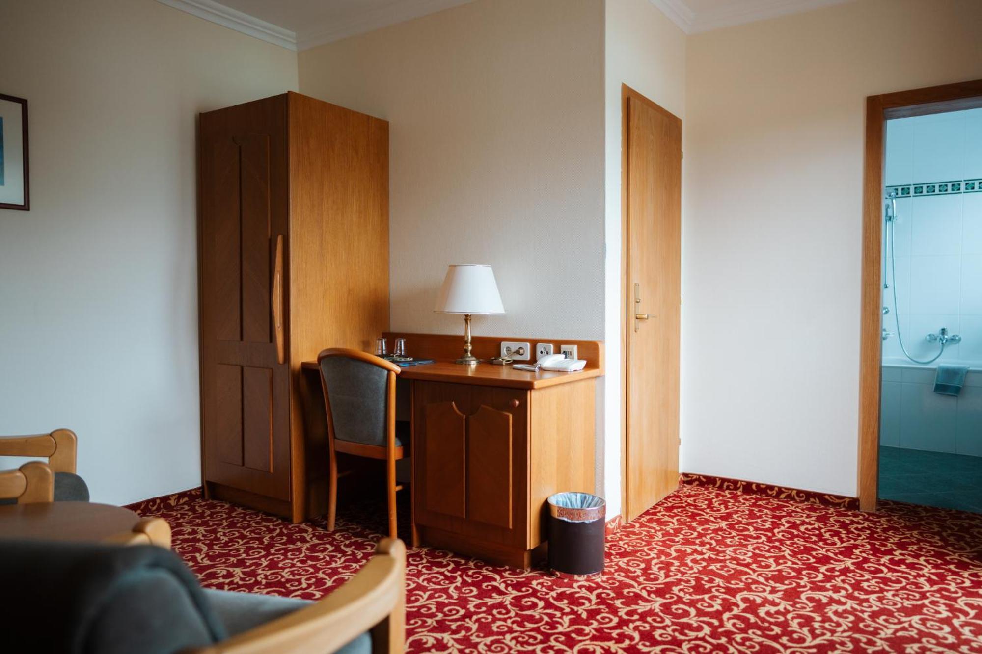 Seehotel Ressmann โดรโบลัค อัม ฟาเคอร์เซ ภายนอก รูปภาพ