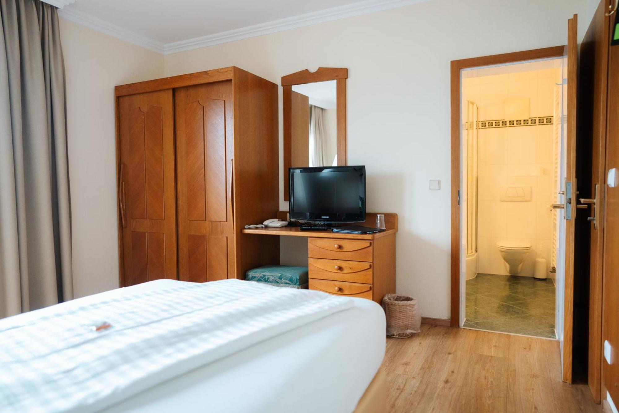 Seehotel Ressmann โดรโบลัค อัม ฟาเคอร์เซ ภายนอก รูปภาพ