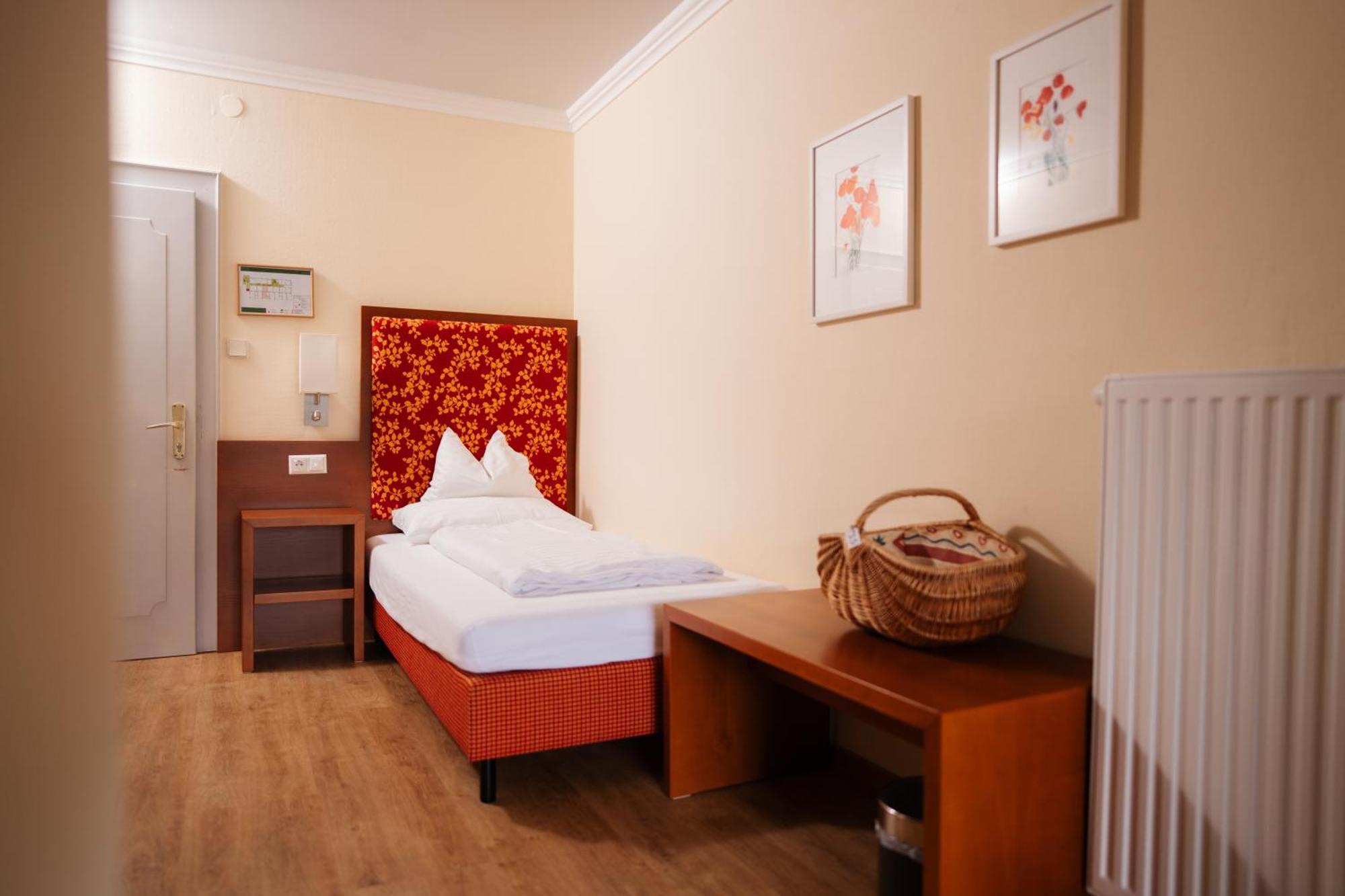 Seehotel Ressmann โดรโบลัค อัม ฟาเคอร์เซ ภายนอก รูปภาพ