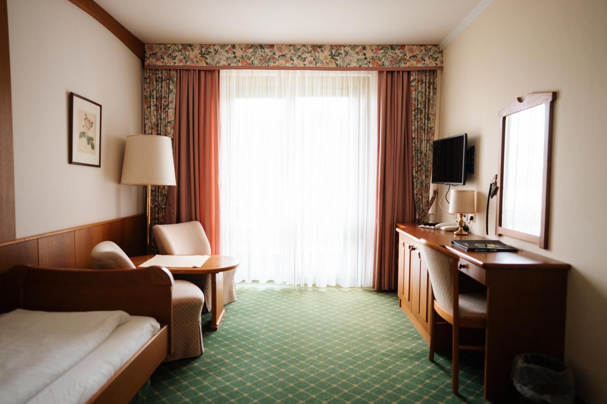 Seehotel Ressmann โดรโบลัค อัม ฟาเคอร์เซ ภายนอก รูปภาพ