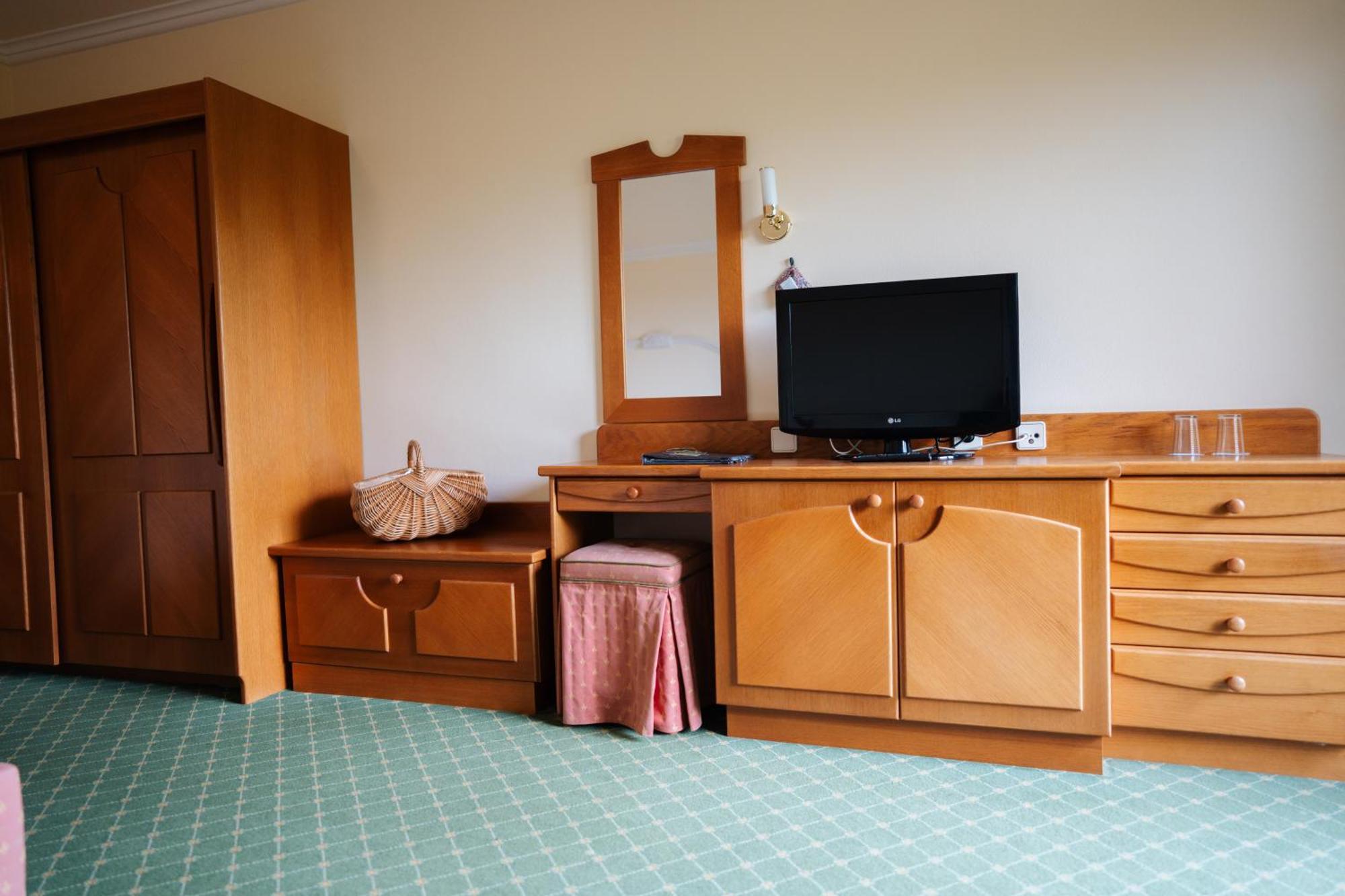 Seehotel Ressmann โดรโบลัค อัม ฟาเคอร์เซ ภายนอก รูปภาพ