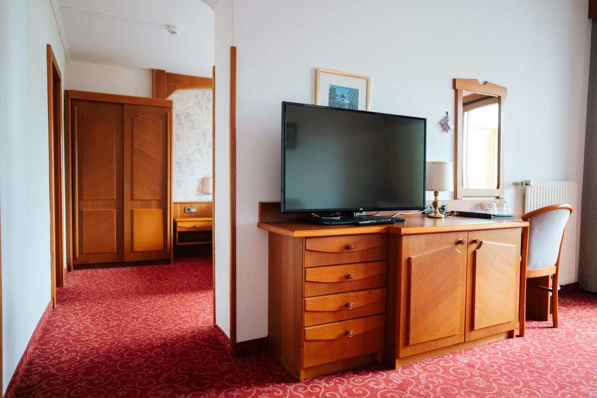 Seehotel Ressmann โดรโบลัค อัม ฟาเคอร์เซ ภายนอก รูปภาพ