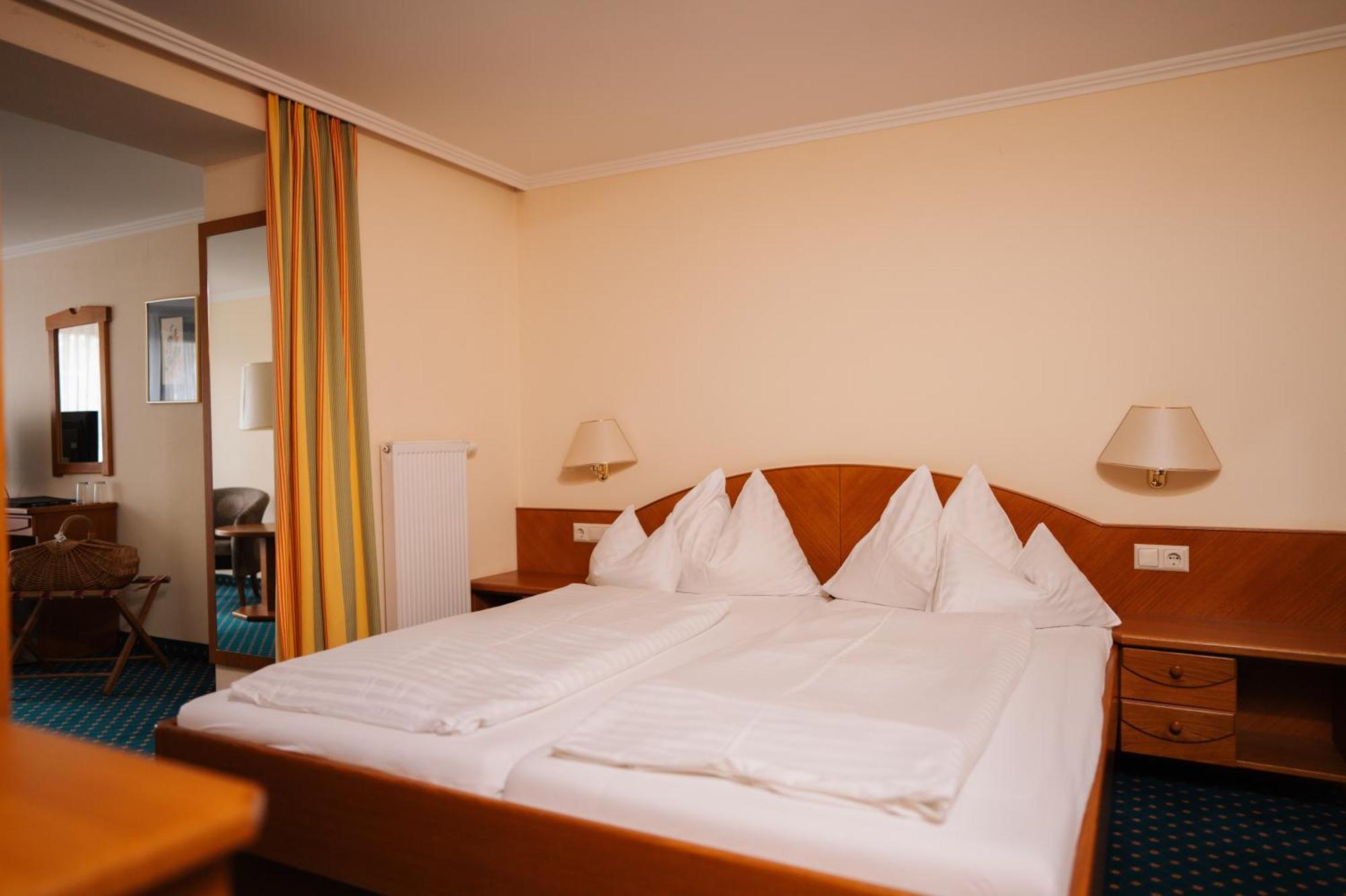 Seehotel Ressmann โดรโบลัค อัม ฟาเคอร์เซ ภายนอก รูปภาพ